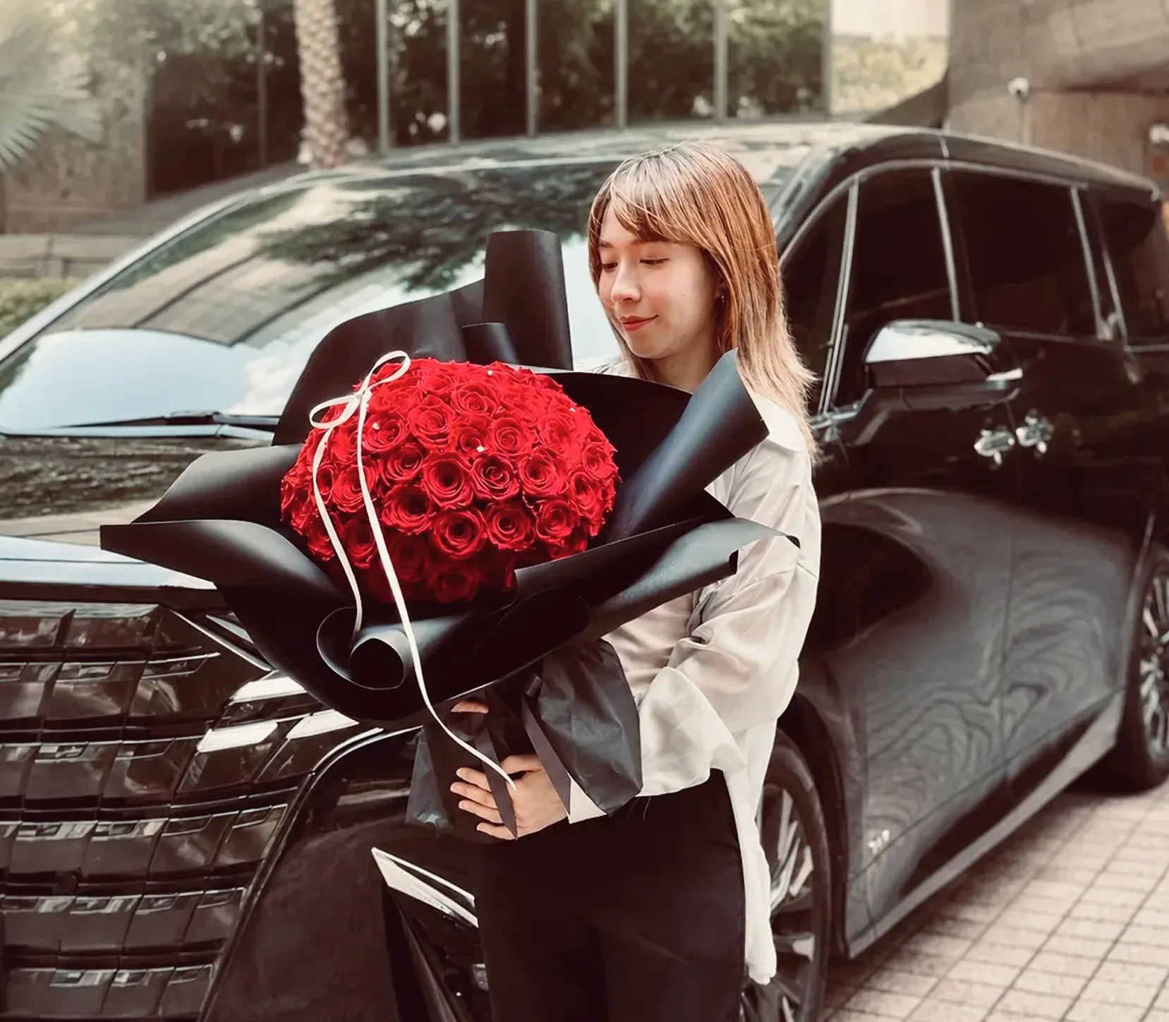 JFLOWER 尊榮專車服務 — 永生玫瑰花束與商務禮車